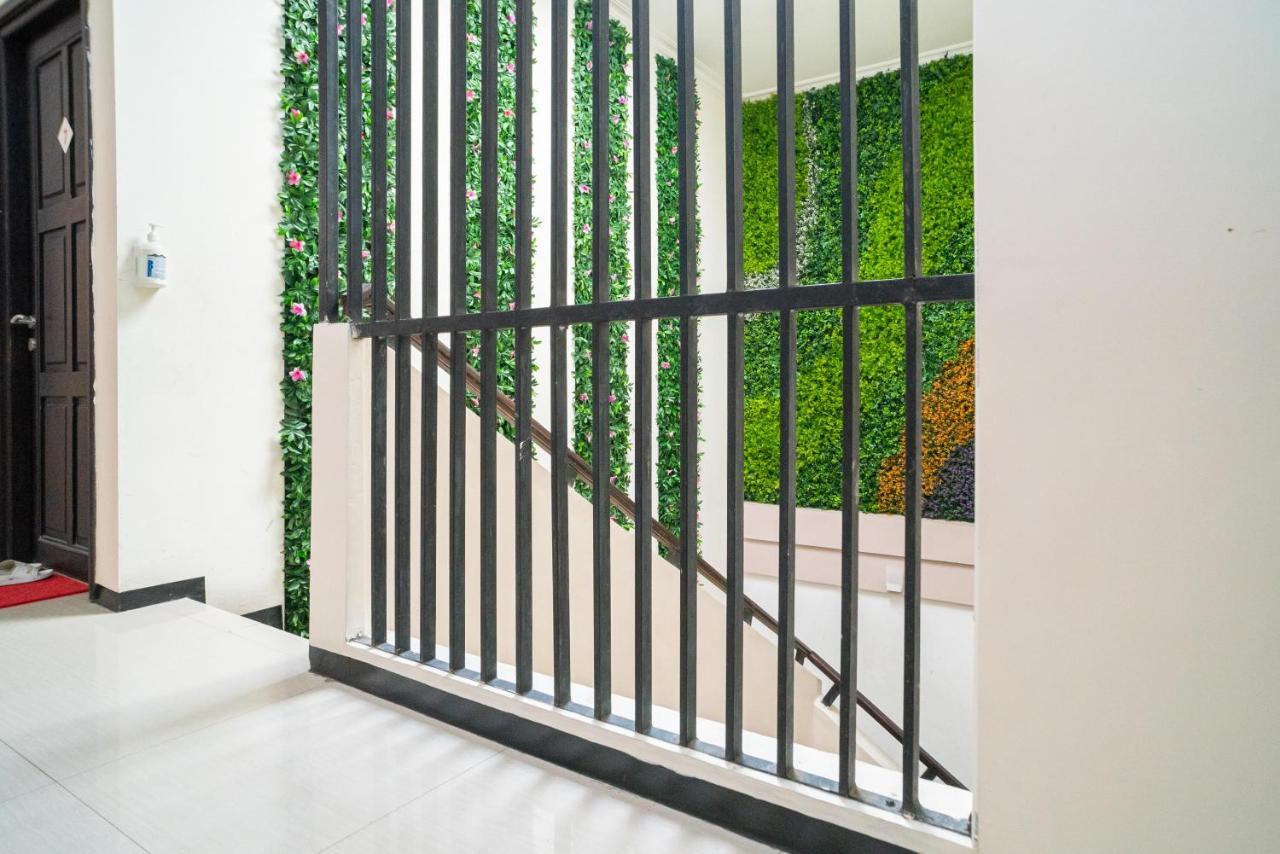 Reddoorz Syariah Near Marvel City Mall 2 Surabaya Exterior photo