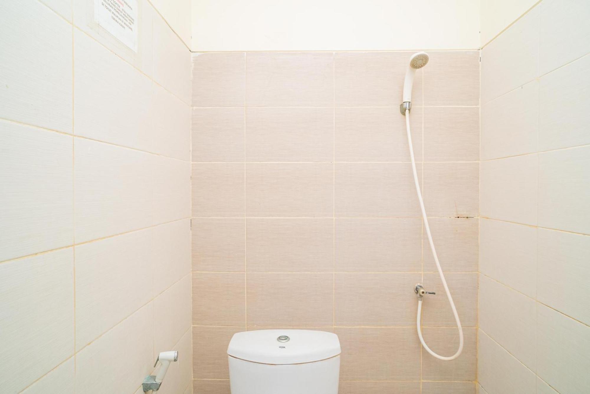 Reddoorz Syariah Near Marvel City Mall 2 Surabaya Room photo