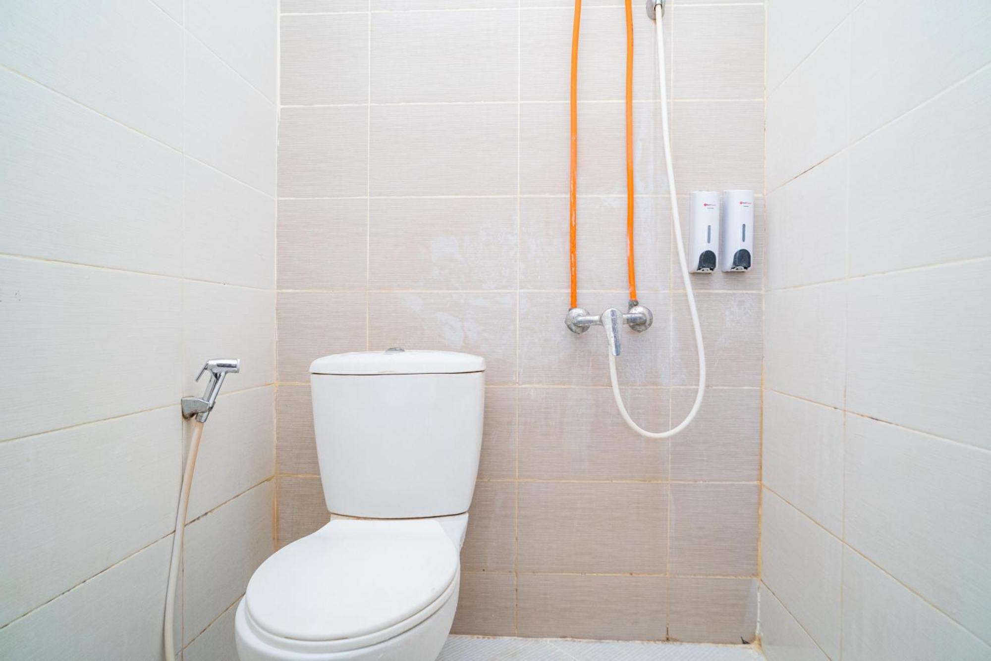 Reddoorz Syariah Near Marvel City Mall 2 Surabaya Room photo